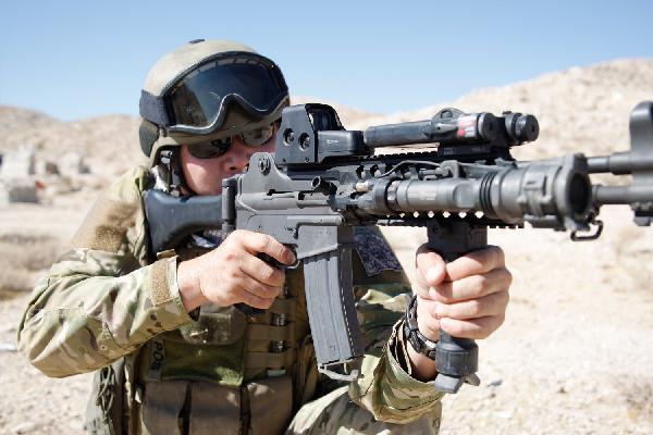 Рукоять переноса огня с выдвижными сошками  SNIPER BIPOD HANDLE TAN